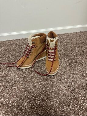 Kate spade suede boots size 6.5
Like new